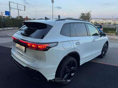 Volkswagen Tiguan 2.0 TDI 4M R LINE DSG NAVI MATRIX 20 KAMERA TETTO Bianco usata Ciampino