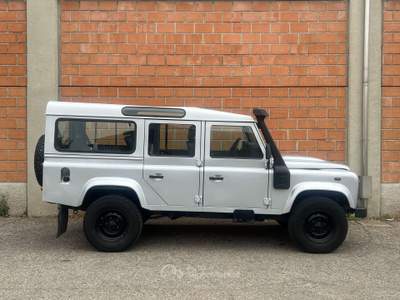Land Rover Defender Defender 110 2.4 td SE SW 7 posti Argento usata Biella