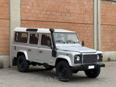 Land Rover Defender Defender 110 2.4 td SE SW 7 posti Argento usata Biella