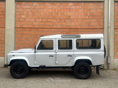 Land Rover Defender Defender 110 2.4 td SE SW 7 posti Argento usata Biella