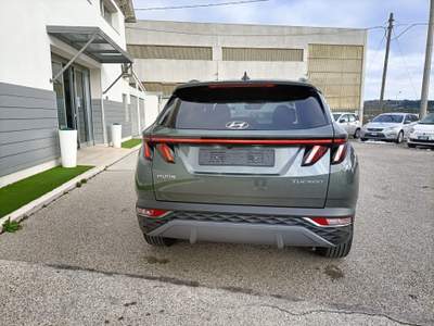 Hyundai Tucson 1.6 HEV FULL HYBRID 239cv XTech Nero usata Putignano