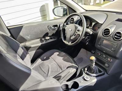 Nissan Qashqai 1.6 131cv TEKNA 360 4wd GANCIO TRAINO Bianco usata Putignano