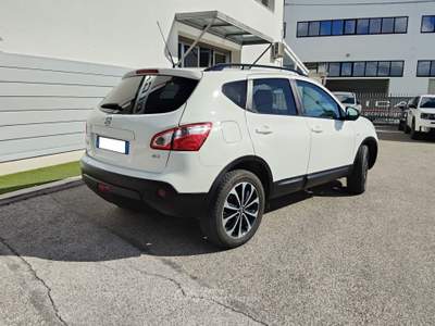 Nissan Qashqai 1.6 131cv TEKNA 360 4wd GANCIO TRAINO Bianco usata Putignano