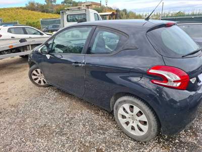 Peugeot 208 Problemi alternatore , carrozzeria leggera no sinistrata Grigio usata Roma