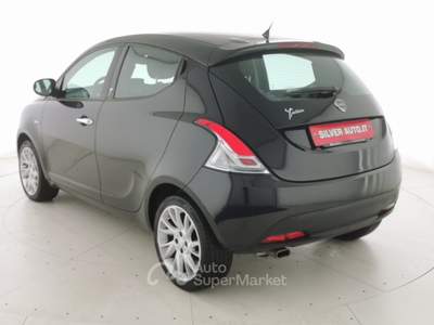 Lancia Ypsilon 1.2 69 CV 5 porte Gold Nero usata Crema