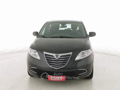 Lancia Ypsilon 1.2 69 CV 5 porte Gold Nero usata Crema