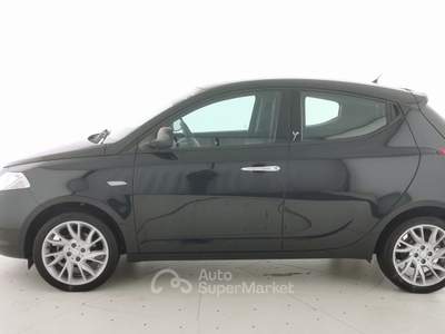 Lancia Ypsilon 1.2 69 CV 5 porte Gold Nero usata Crema