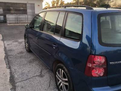 Volkswagen Touran . Blu/Azzurro usata Ardea