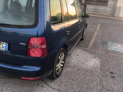 Volkswagen Touran . Blu/Azzurro usata Ardea