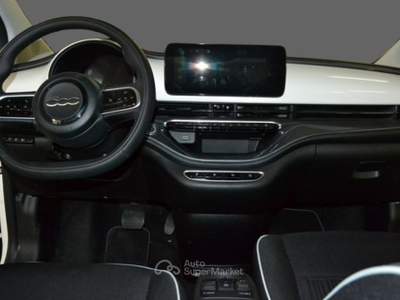 Fiat 500e Fiat  42kw icon (autonomia 320 km) Bianco usata CAGLIARI