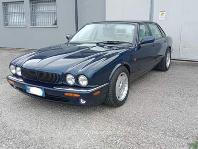 Jaguar XJ V8 Blu/Azzurro usata Fusignano