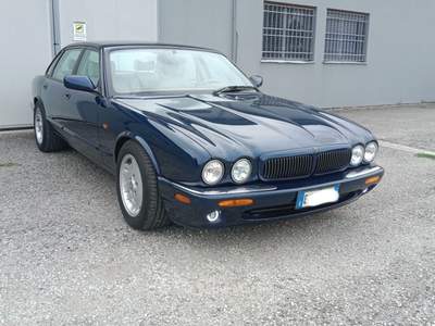 Jaguar XJ V8 Blu/Azzurro usata Fusignano