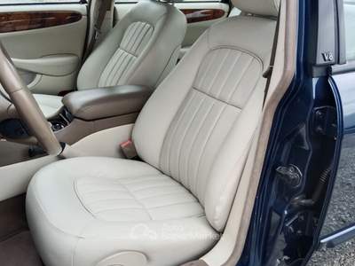Jaguar XJ V8 Blu/Azzurro usata Fusignano