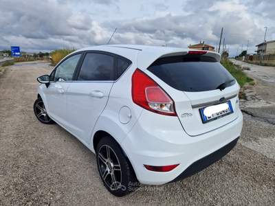 Ford Fiesta 5p. Bz.- GPL Titanium Bianco usata Gravina in Puglia