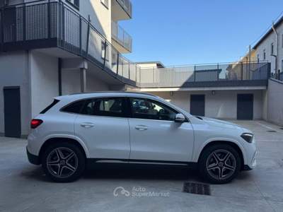 Mercedes-Benz GLA 180 Automatic AMG Line Premium Bianco usata Varedo