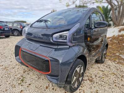 XEV Yoyo  Nero usata Roma