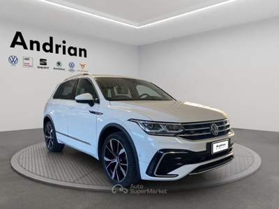 Volkswagen Tiguan Tiguan 2.0 TDI 150 CV SCR DSG 4MOTION R-Line Bianco usata San Martino Buon Albergo
