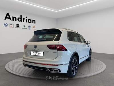 Volkswagen Tiguan Tiguan 2.0 TDI 150 CV SCR DSG 4MOTION R-Line Bianco usata San Martino Buon Albergo