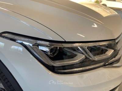 Volkswagen Tiguan Tiguan 2.0 TDI 150 CV SCR DSG 4MOTION R-Line Bianco usata San Martino Buon Albergo