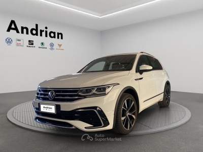 Volkswagen Tiguan Tiguan 2.0 TDI 150 CV SCR DSG 4MOTION R-Line Bianco usata San Martino Buon Albergo