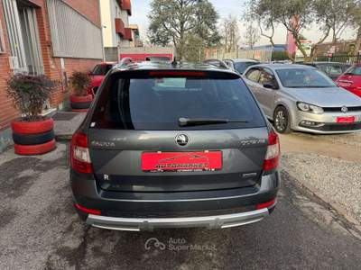Skoda Octavia Wagon 2.0 tdi Scout 4x4 184cv dsg Grigio usata Cernusco sul Naviglio