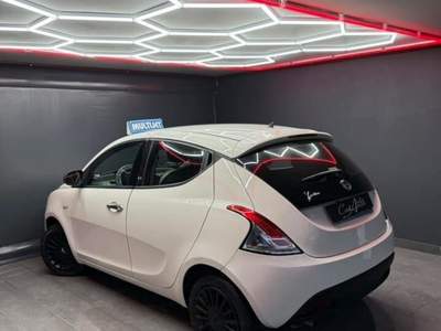 Lancia Ypsilon 95 CV NUOVA 11/2015 Bianco usata Teverola