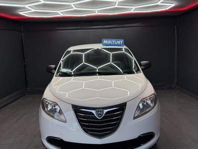 Lancia Ypsilon 95 CV NUOVA 11/2015 Bianco usata Teverola