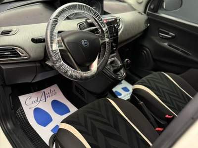 Lancia Ypsilon 95 CV NUOVA 11/2015 Bianco usata Teverola