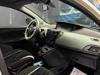 Lancia Ypsilon 95 CV NUOVA 11/2015 Bianco usata Teverola