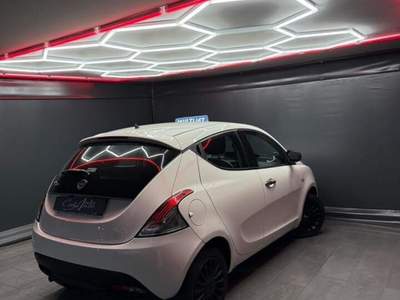 Lancia Ypsilon 95 CV NUOVA 11/2015 Bianco usata Teverola