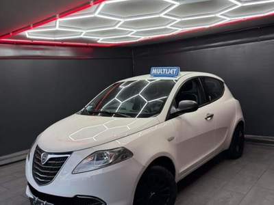 Lancia Ypsilon 95 CV NUOVA 11/2015 Bianco usata Teverola