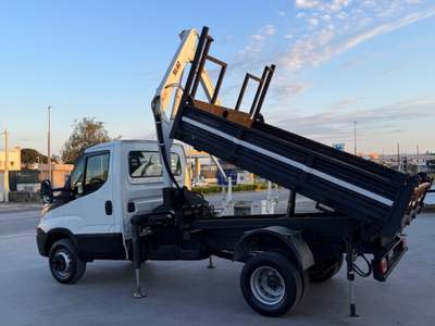 Iveco Daily 70C17 GRU + CESTELLO RIBALTABILE Bianco usata Teverola