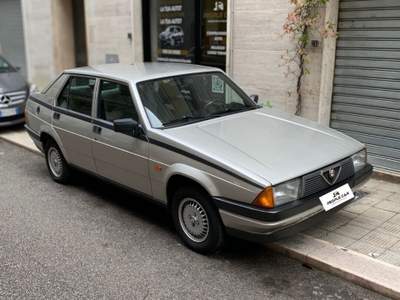 Alfa Romeo 75 **ISCRITTA ASI** Grigio usata Bari