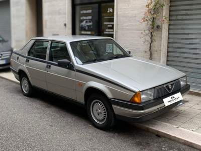 Alfa Romeo 75 **ISCRITTA ASI** Grigio usata Bari