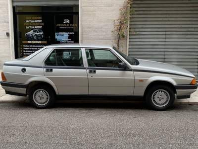 Alfa Romeo 75 **ISCRITTA ASI** Grigio usata Bari