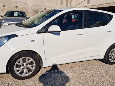 Hyundai i10 1.0 LPGI Econext Login Bianco usata Napoli
