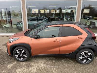 Toyota Aygo X 1.5 Hybrid 115 CV 5 porte Icon Arancione usata Scandiano