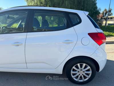 Kia Venga 1.4 BENZINA 2013 - TETTO PANORAMICO Bianco usata Terlizzi