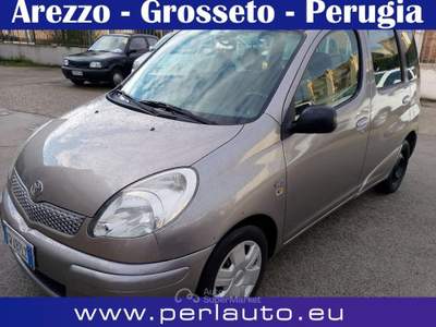 Toyota Yaris Verso 1.4 Tdi D-4D cat Sol '03 Grigio usata Arezzo