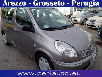 Toyota Yaris Verso 1.4 Tdi D-4D cat Sol '03 Grigio usata Arezzo