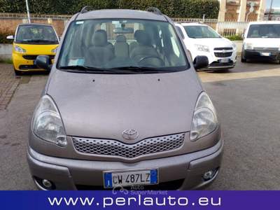 Toyota Yaris Verso 1.4 Tdi D-4D cat Sol '03 Grigio usata Arezzo