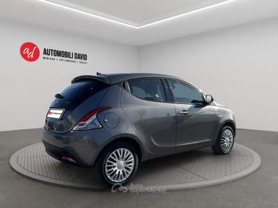 Lancia Ypsilon 1.0 FireFly 5 porte S&S Hybrid Silver Grigio usata Maniago