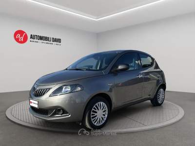 Lancia Ypsilon 1.0 FireFly 5 porte S&S Hybrid Silver Grigio usata Maniago