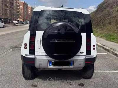 Land Rover Defender 110 3.0D I6 200 CV AWD Auto X-Dynamic SE Bianco usata Frosinone