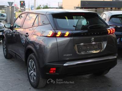 Peugeot 2008 1.2 puretech Active s&s 100cv Con NAVIGATORE Grigio usata Latina
