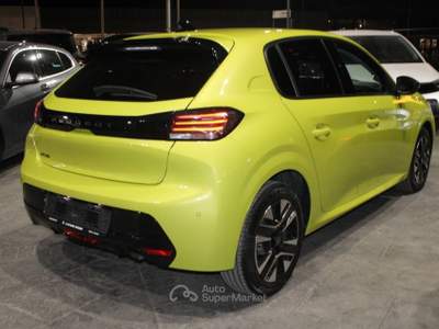 Peugeot 208 1.2 puretech Allure s&s 100cv Con CARPLAY Verde usata Latina