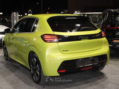 Peugeot 208 1.2 puretech Allure s&s 100cv Con CARPLAY Verde usata Latina