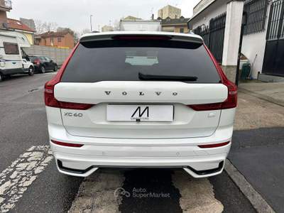 Volvo XC60 T6 phev R-design awd AUT/NAV/TETTO/CAMERA360/PELLE Bianco usata Sesto San Giovanni