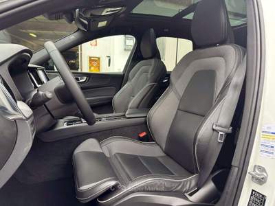 Volvo XC60 T6 phev R-design awd AUT/NAV/TETTO/CAMERA360/PELLE Bianco usata Sesto San Giovanni