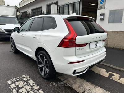 Volvo XC60 T6 phev R-design awd AUT/NAV/TETTO/CAMERA360/PELLE Bianco usata Sesto San Giovanni